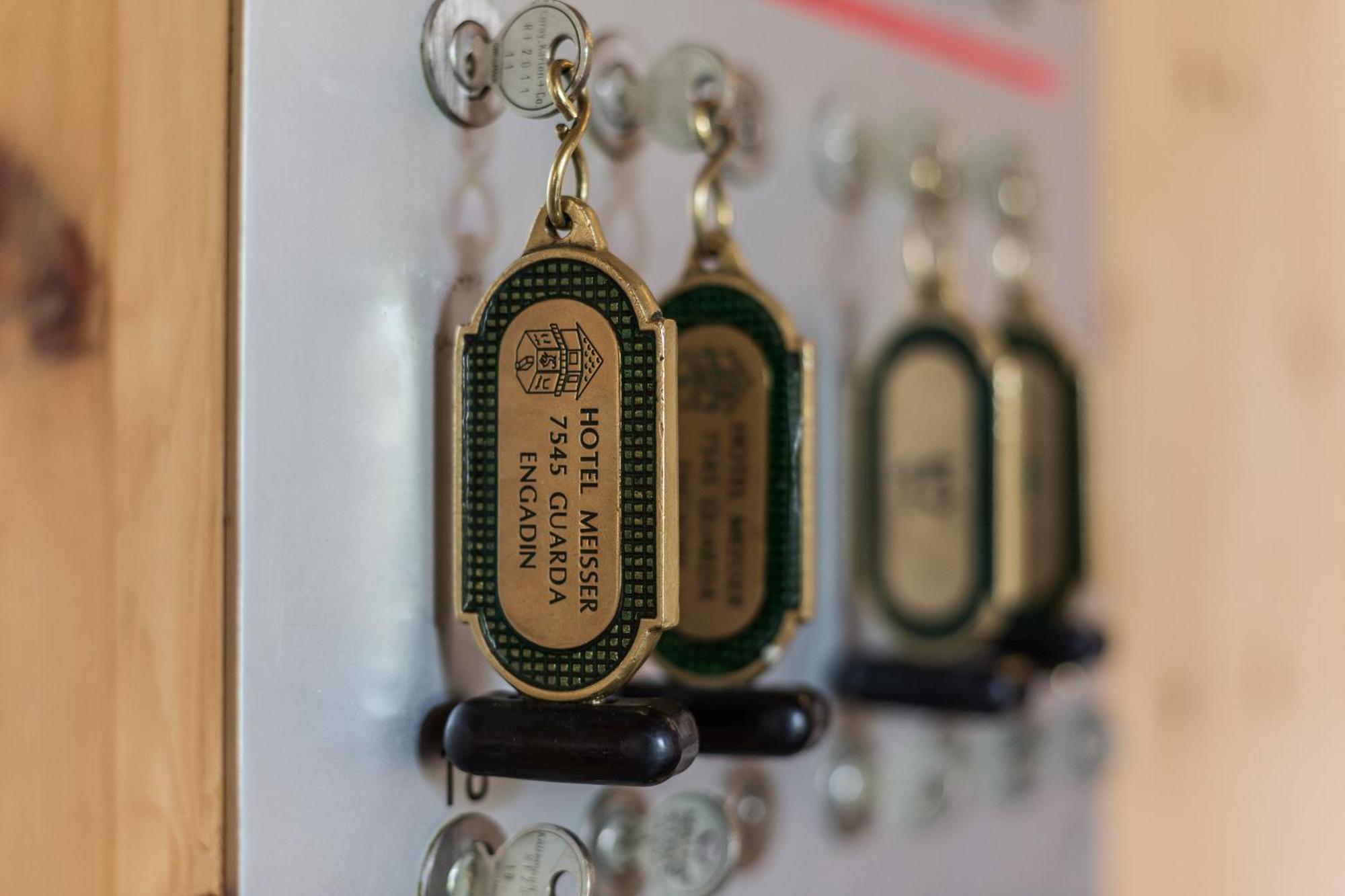 Meisser Hotel "Superior" Guarda Dış mekan fotoğraf