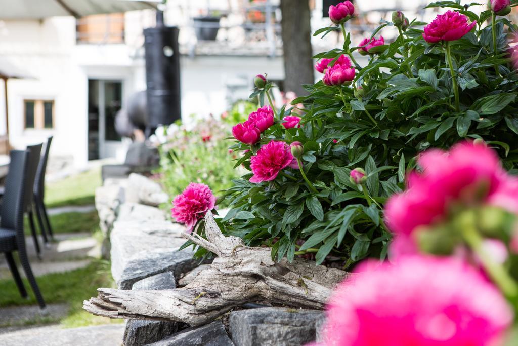 Meisser Hotel "Superior" Guarda Dış mekan fotoğraf